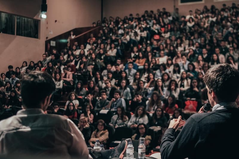 Auditorio universitario — Camino a FOL